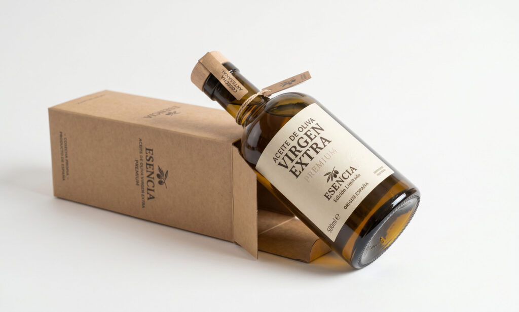 Bodegón editorial de producto alimentario artesano con prototipos de packaging y materiales de lanzamiento